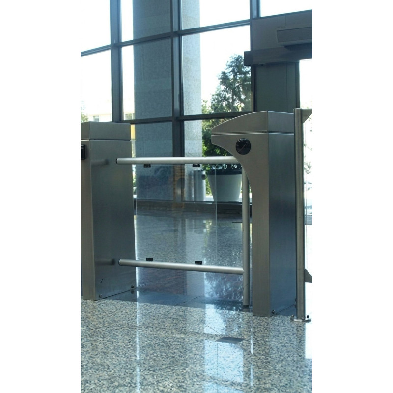 Portillon PMR en inox avec aile en plexiglas – Contrôle d’accès sécurisé